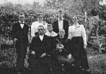 Crawford Ousley and family.jpg?140399283
